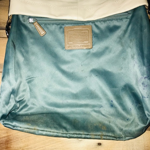 Coach cream leather purse. - Picture 10 of 16